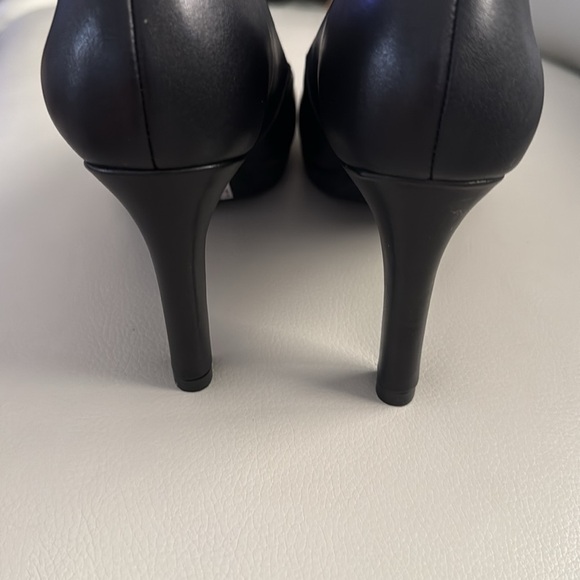 NWT CLARKS Ambyr Joy Black Leather Pumps - Picture 4 of 5